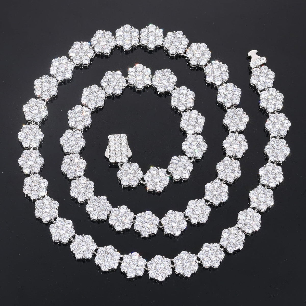 Nocta Vince Floral Cluster Chain