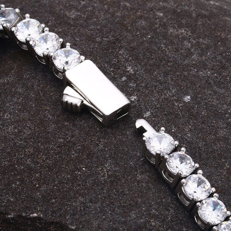 Nocta Vince Aura Prong Round-Cut Bracelet