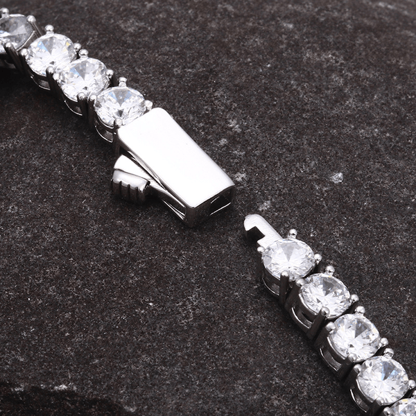 Nocta Vince Aura Prong Round-Cut Bracelet